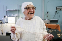 世界上最老外科醫(yī)生，89歲高齡還在手術(shù)臺(tái)