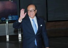 2021福布斯中國香港富豪榜，李嘉誠重奪首富