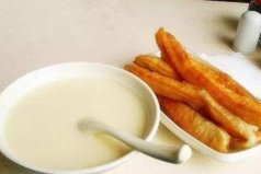 中國十大特色早餐美食：醬香餅入榜，油條豆?jié){第一