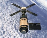 世界上最大的人造衛(wèi)星：全長為36米，重約80噸