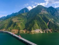 中國最險(xiǎn)的高速公路：最高處距離地面有190米