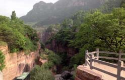 中國最奇特的兩個村莊：一個在天上，一個在地下