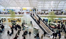 世界上最寂寞的旅客：護照遺失，18年把機場當成家！