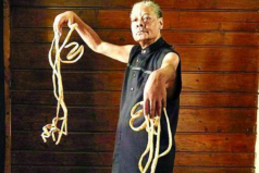 世界上最長的指甲，印度男子指甲總長9.096米