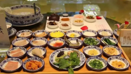 云南最著名的七大特色美食，過(guò)橋米線居第一名