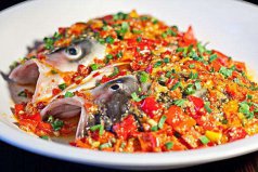 湘菜十道著名菜名，剁椒魚頭、辣椒炒肉排前兩位