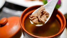 全球十大地獄美食：炸蜘蛛上榜，胎盤湯居榜首