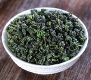 青茶品種排名前十名：武夷巖茶居第八，鐵觀音排第一名
